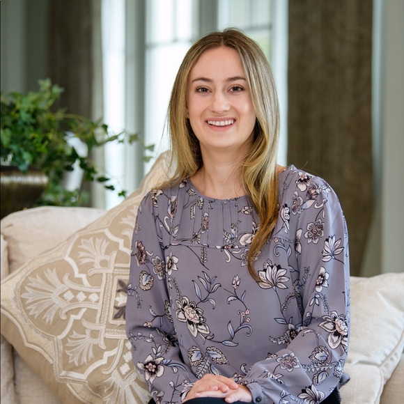 Meet your Posher, Kaitlin - Picture 2 of 3